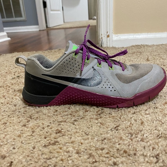 Nike metcons - Picture 1 of 4